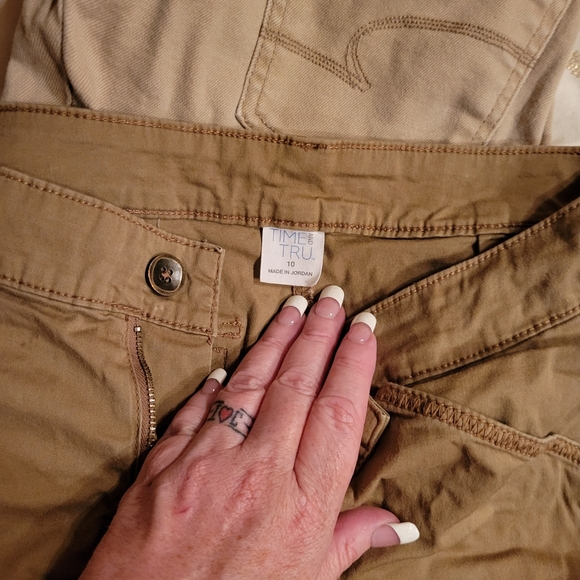 Capris - Picture 3 of 5